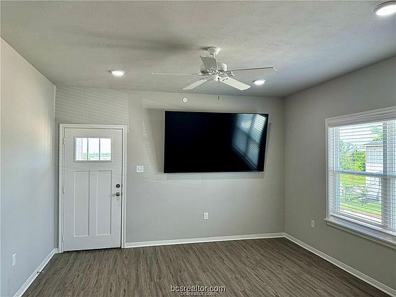 5th image of 1326 Prairie Dr #121