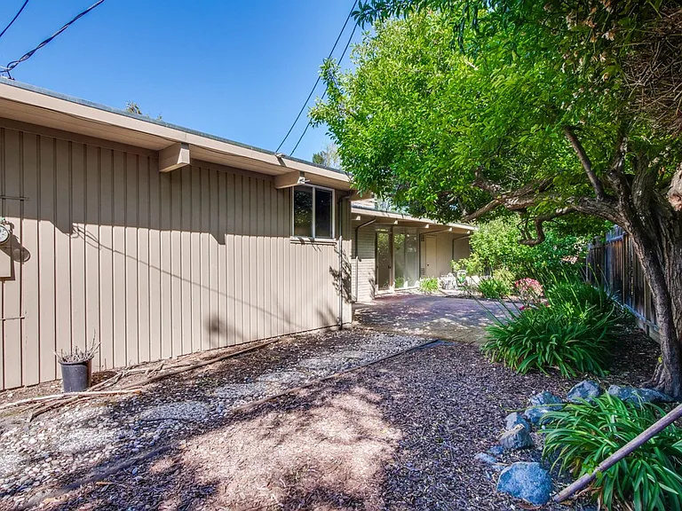 485 Emmons Dr — Photo 54