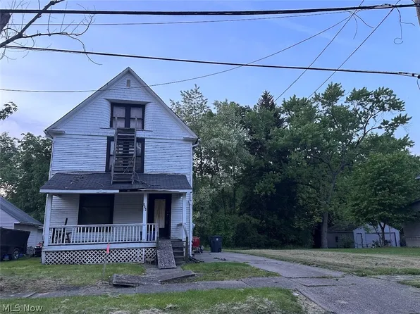 904 Hunter St NW, Warren, OH 44485