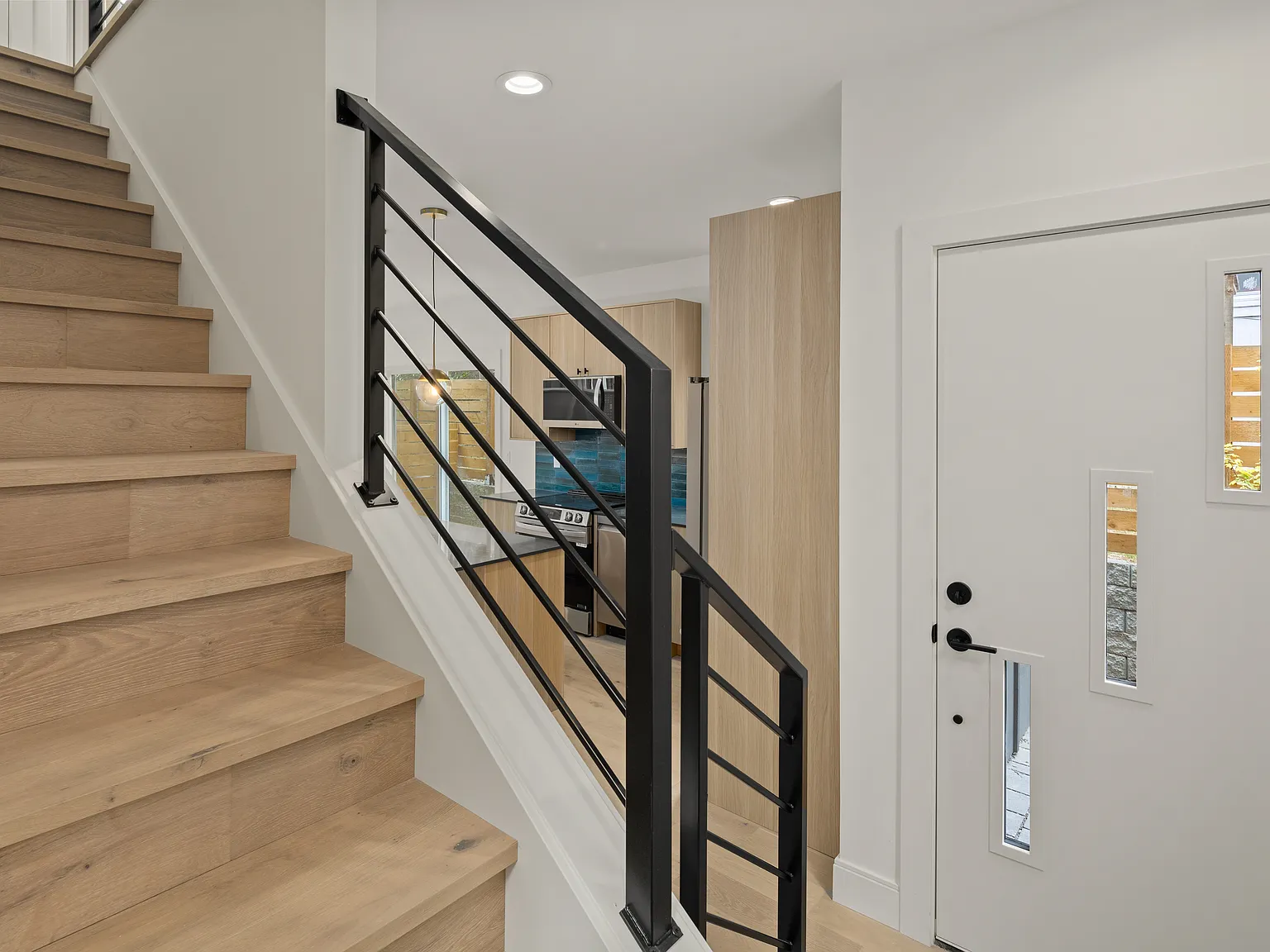 2 bed, 834 sqft, $2,700 — Photo 4