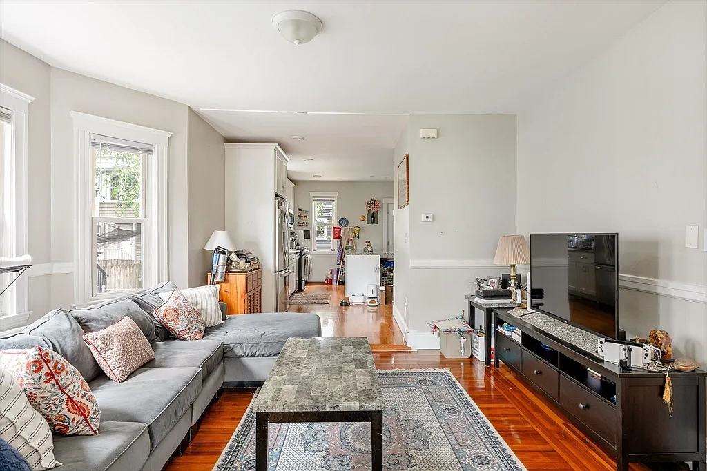 2 bed, 1.5 bath, 950 sqft, $3,800 — Photo 2
