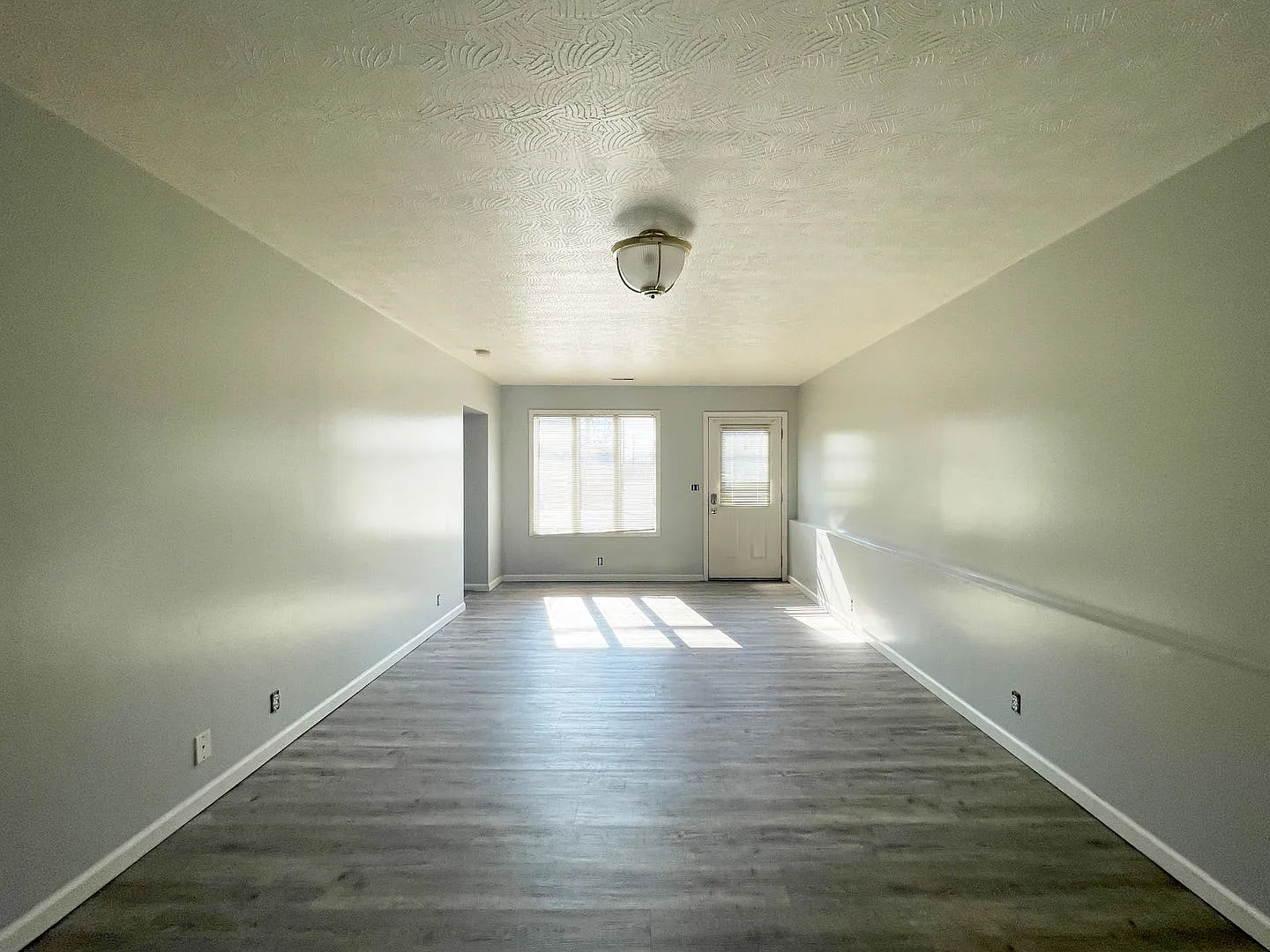 9012 W Jackson St — Photo 2
