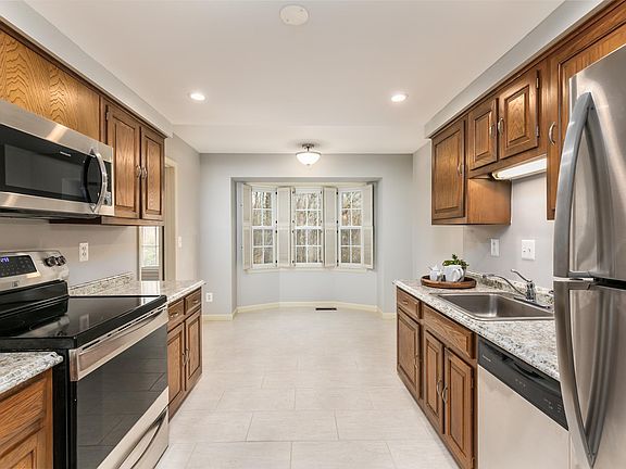 Eat in Kitchen w/ Bay Window overlooking woodlands backed to property