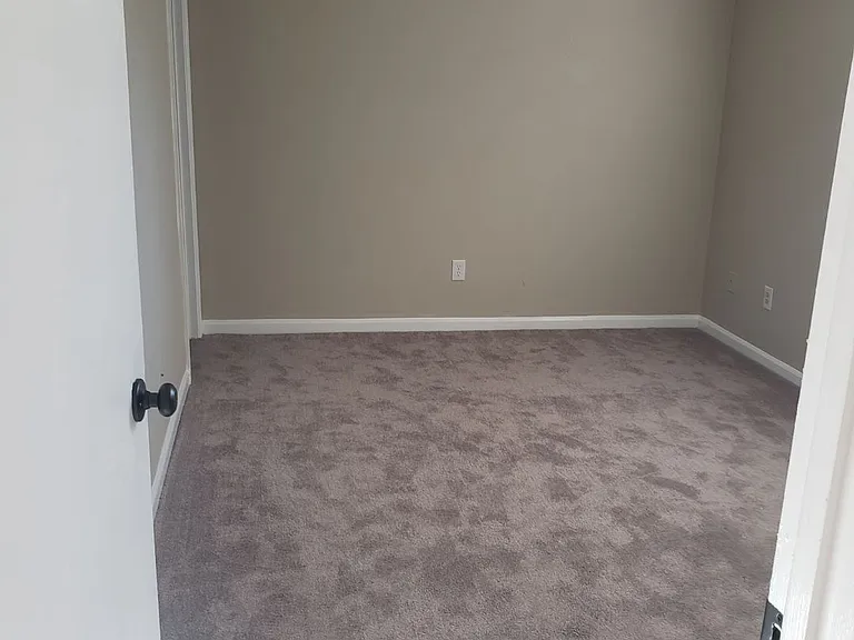 302 Kentucky Dr — Photo 5