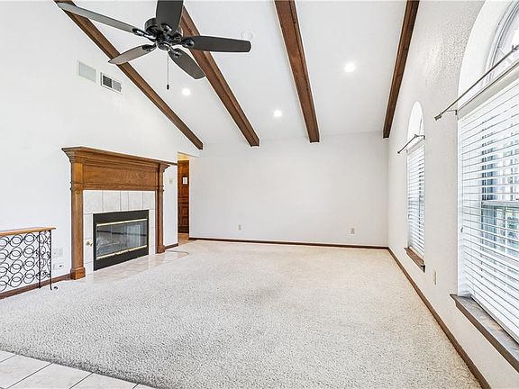 4th image of 823 2nd Ave