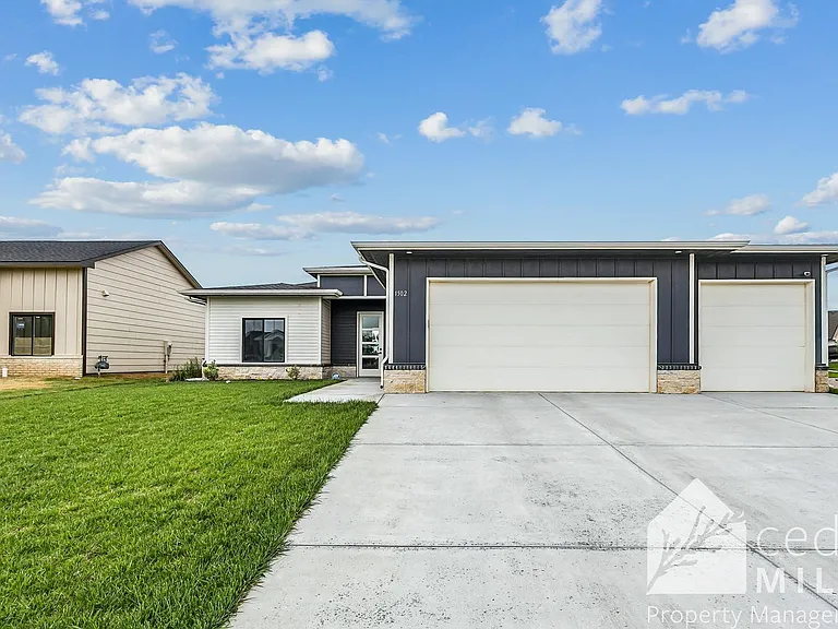 1502 N Emerald Valley Dr — Photo 1