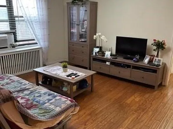 5215 65th Pl APT 6A, Flushing, NY 11378