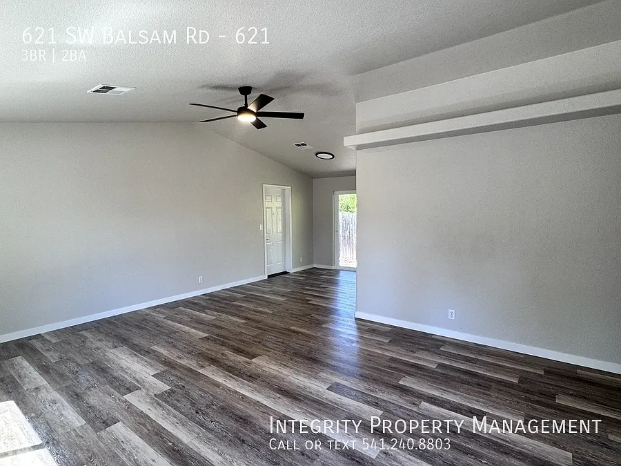 3 bed, 1008 sqft, $1,825 — Photo 4