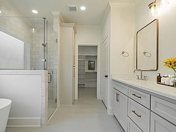 3rd image of 6409 Mill Run Rd