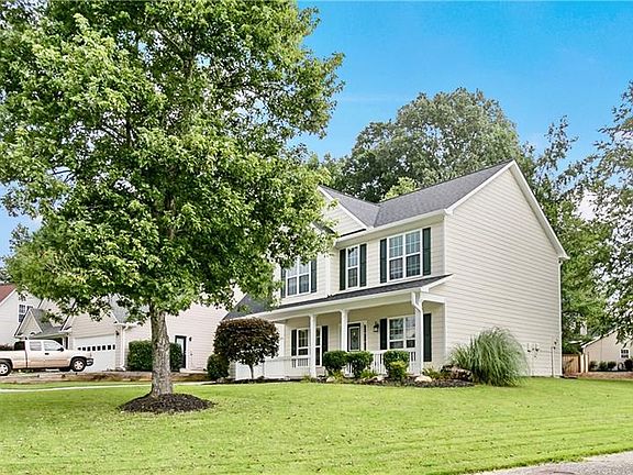 4th image of 4026 McDowell Dr