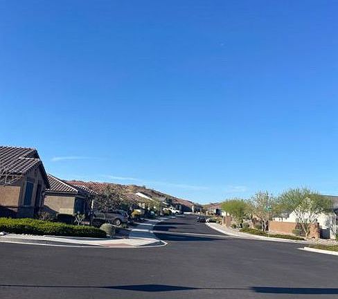 Exterior Neighborhood (street photo)