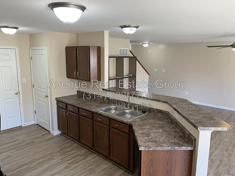 554 Parkgate Dr — Photo 6