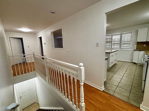 2nd image of 225 Cobourg St #2