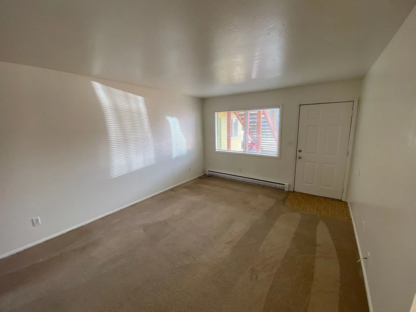 1 bed, 1.0 bath, 680 sqft, $1,095 — Photo 2