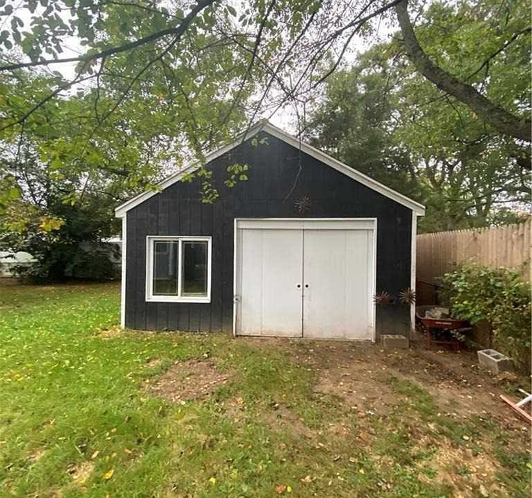 2nd image of 20 Stewart St