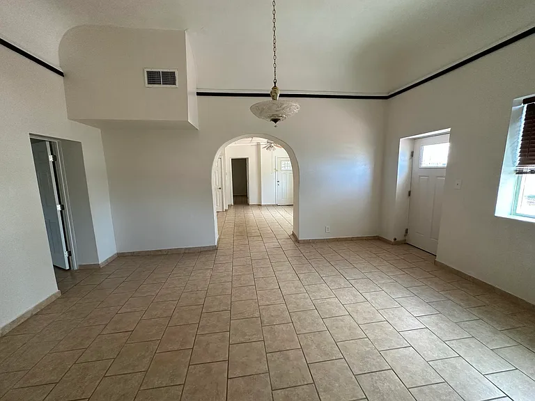 902 Orange St — Photo 2