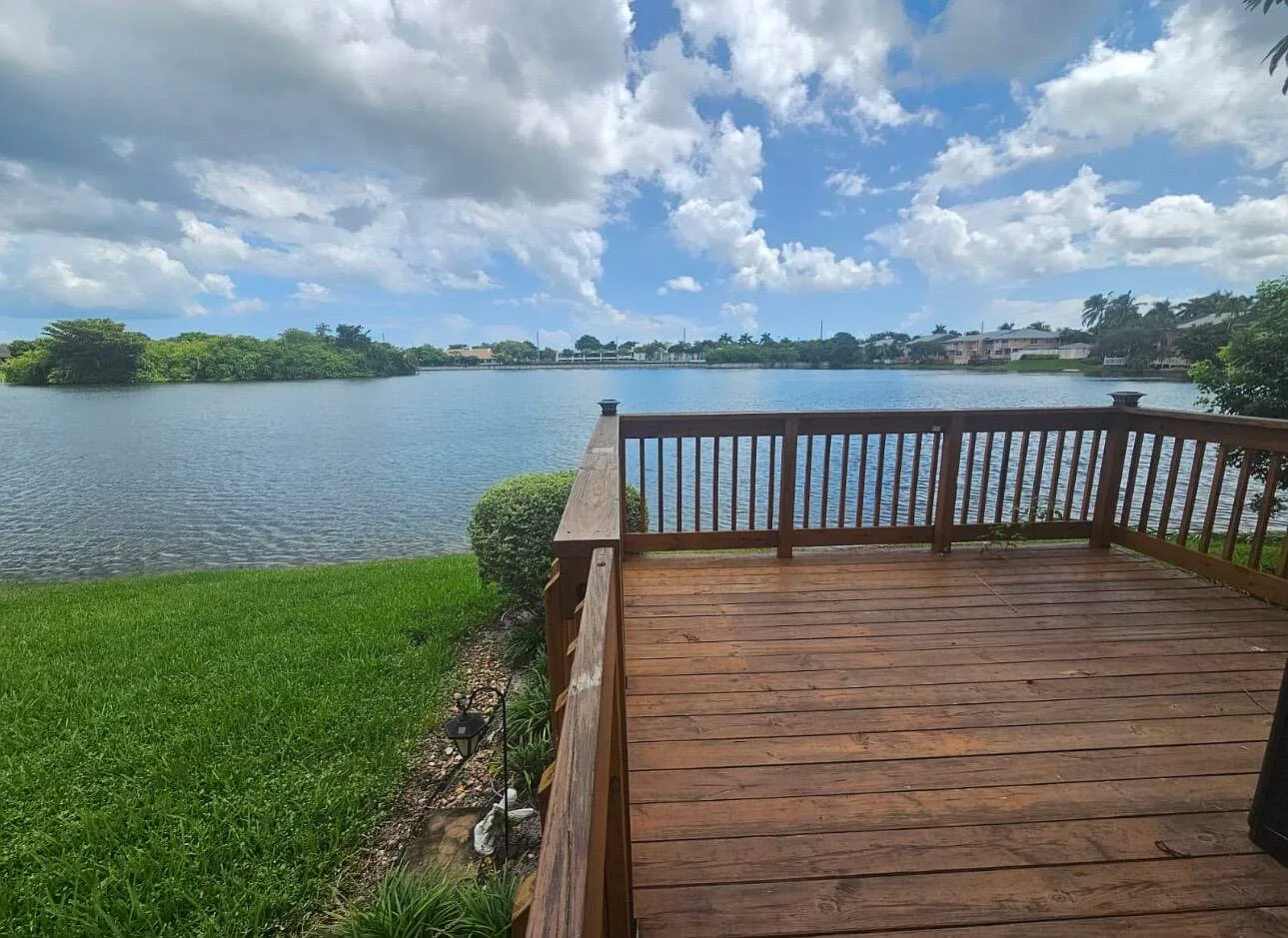 3 bed, 3.5 bath, 1273 sqft, $3,200 — Photo 3