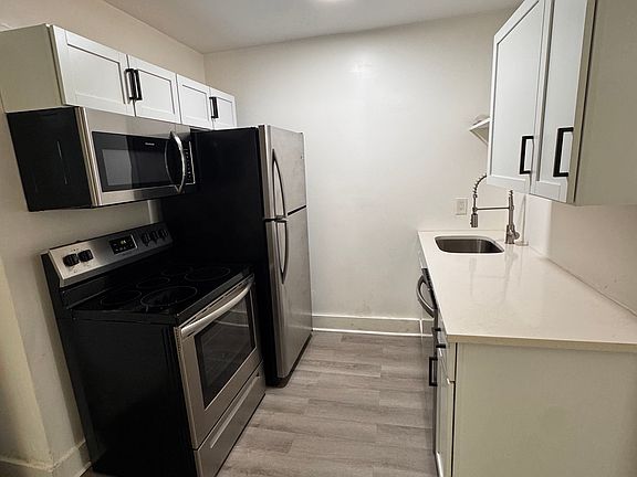 3rd image of 1221 Sumner Ave #E