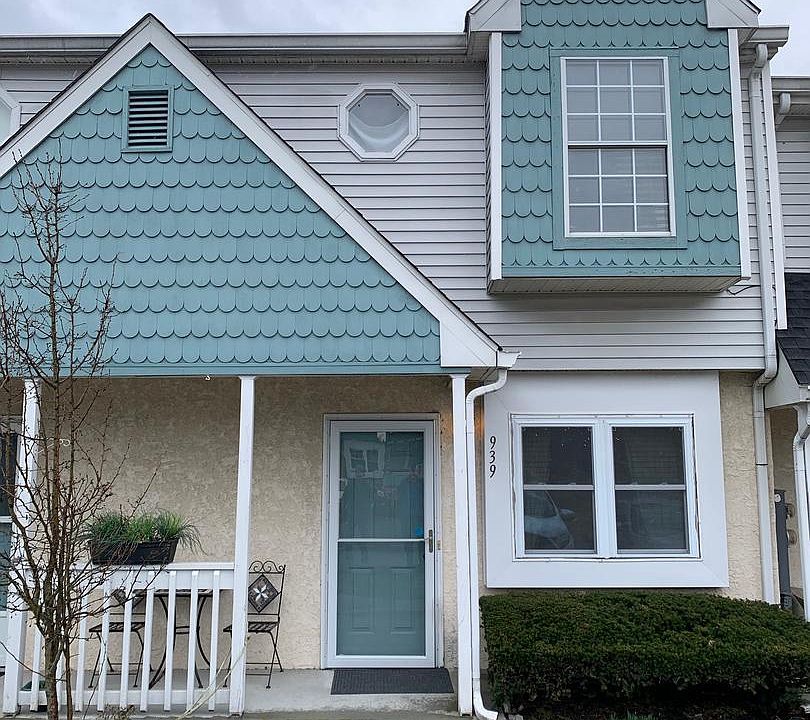 1st image of 939 Woodstock Ct