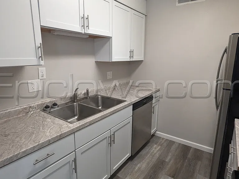 220 19th St NE #E-123 — Photo 1