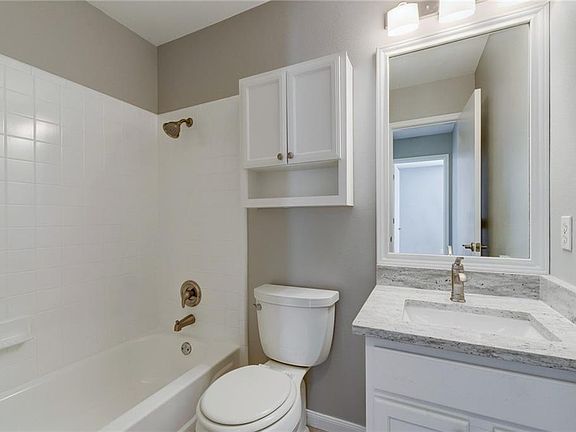 5th image of 1602 Barcus Dr