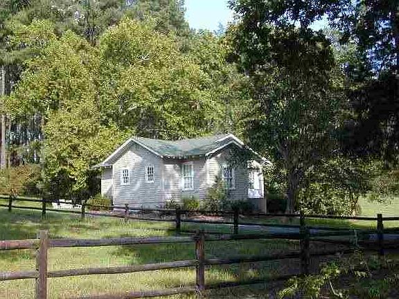 3rd image of 225 Tremont Place