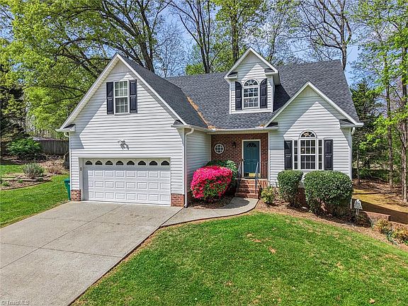 2nd image of 130 Ivywood Ct