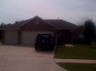 836 SW 41st St, Moore, OK 73160