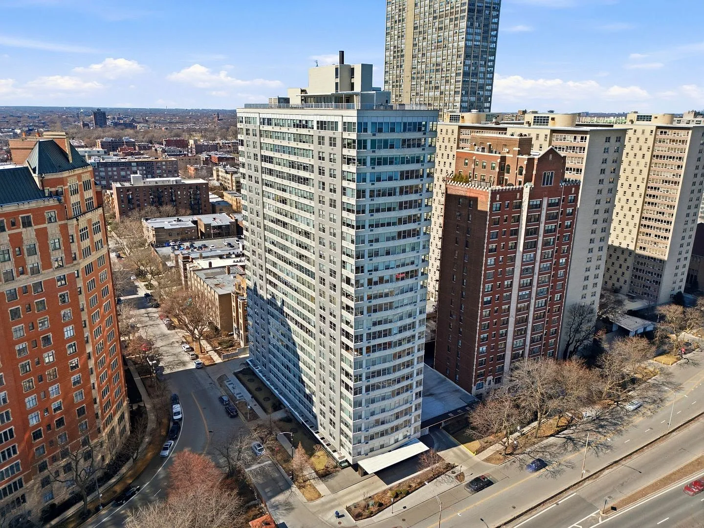 3900 N Lake Shore Dr APT 9D photo 1