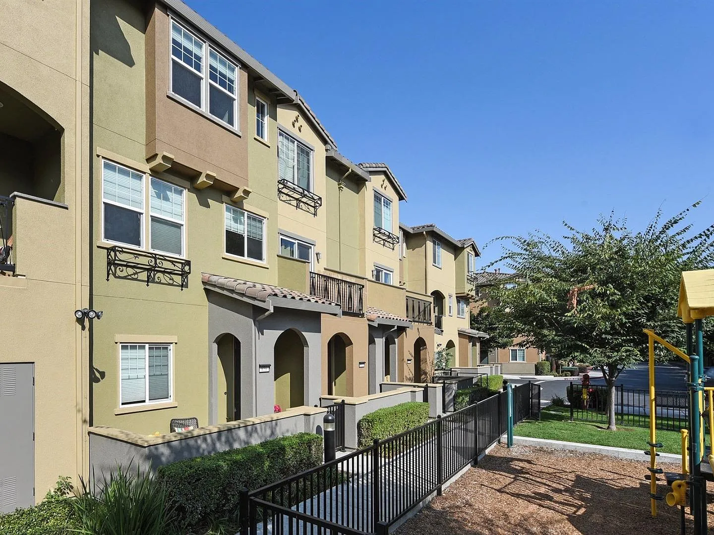 656 Almaden Walk Loop photo 1