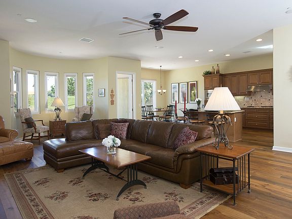 5th image of 1086 Village Dr
