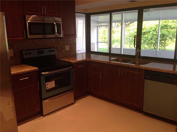 5th image of 10405 NW 7th Ct