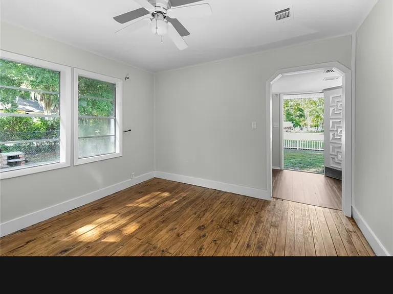 206 E Hall St — Photo 4