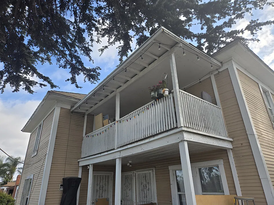 1145 S Grevillea Ave #1