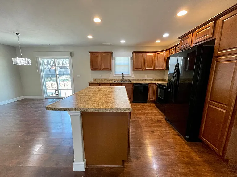 918 Whitecotton Dr — Photo 7