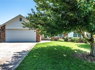 876 N Double Springs Rd, Fayetteville, AR 72704