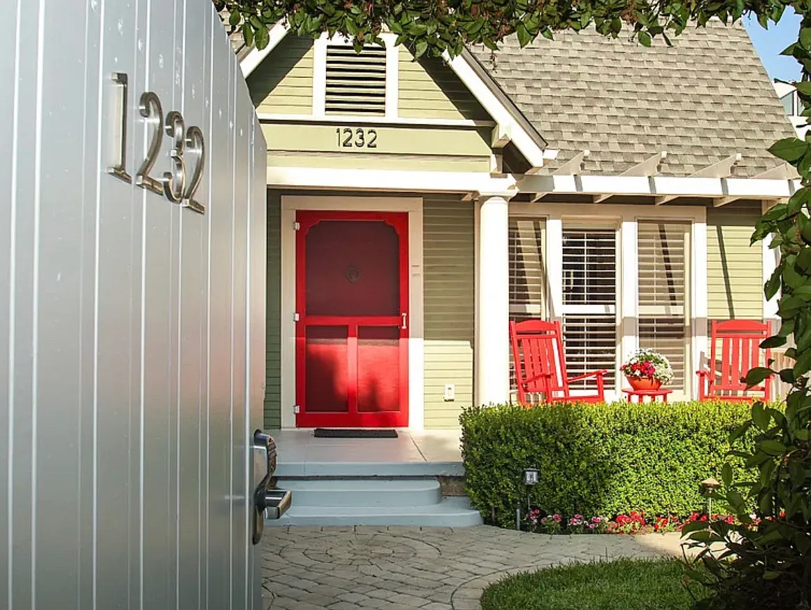 4 bed, 1800 sqft, $6,900 — Photo 2