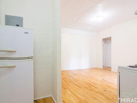 3rd image of 425 Grand Ave APT B1