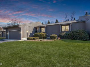 831 Brook Village Dr, Holland, MI 49423