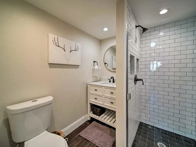 3327 S Poplar St — Photo 9