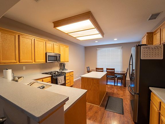 3rd image of 1084 Earnhardt Dr