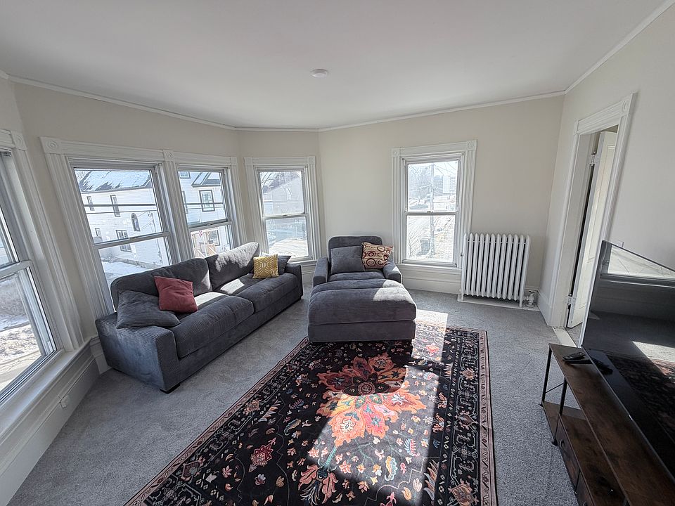 1st image of 16 Parkview Ave #2