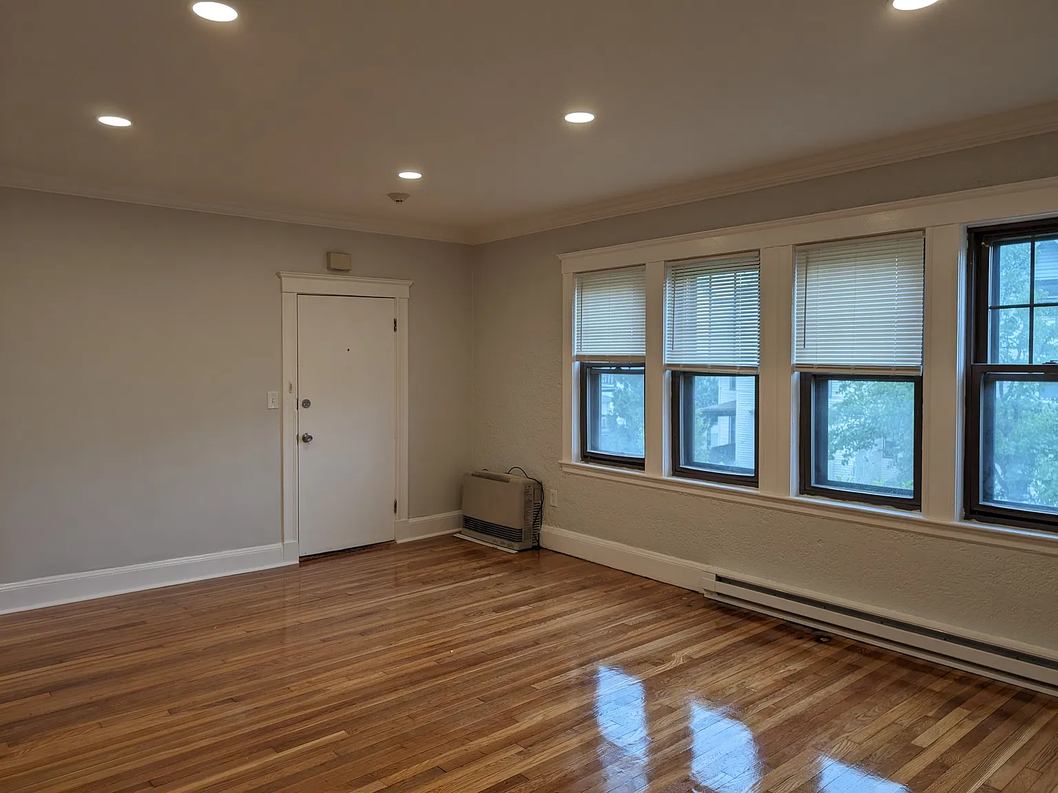 720 Winthrop Ave — Photo 4