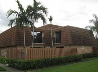 2520 Camelot Ct, Cooper City, FL 33026