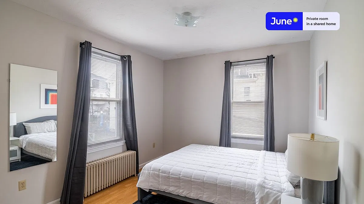 Full bedroom in 3 bed/1 bath home in Somerville #1668 C — Photo 2