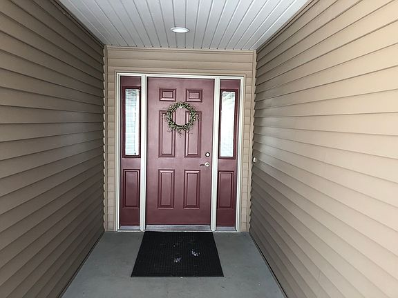3rd image of 305 Spruce Hills Dr