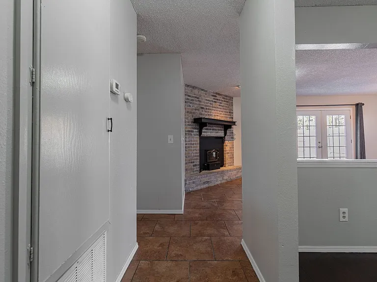 821 Peregrine Dr — Photo 8