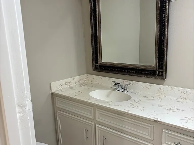 8049 Forest Hills Dr — Photo 10