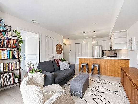 2nd image of 140 Bathurst St #203