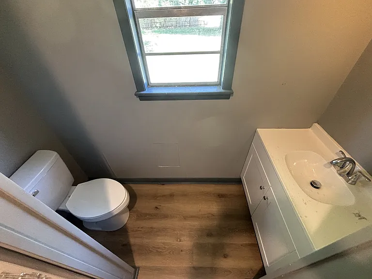 2702 W Commercial St — Photo 10